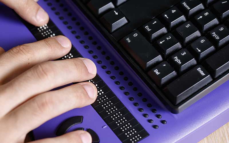 Computer Class for Persons With Visual Impairments